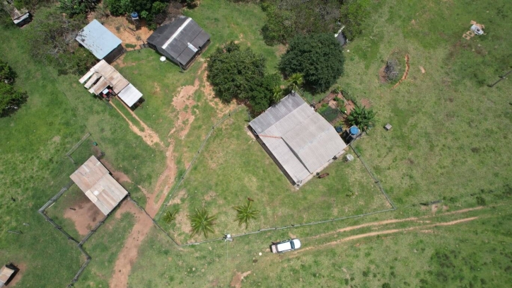 Somos o Maior Portal de Anúncios de Imóveis Rurais do Brasil. Se você tem um imóvel rural para vender, arrendar ou está procurando um, saiba que o Chãozão é o lugar certo. Porque de terra, a gente entende! Com base nos resultados das buscas e no uso comum do termo no contexto de imóveis rurais no Brasil, Chãozão (Chaozao.com.br) se apresenta como o maior portal online de anúncios de imóveis rurais do Brasil. Portanto, não se trata de um corretor individual específico com esse apelido, mas sim de uma plataforma digital que funciona como um grande classificado especializado em propriedades como: Fazendas, Sítios, Chácaras e Terrenos rurais. O que o Chãozão (portal) faz: 1. Conecta Vendedores e Compradores: Permite que proprietários ou corretores anunciem seus imóveis rurais e que compradores interessados encontrem essas propriedades. A negociação, segundo o portal, é feita diretamente entre as partes. 2. Abrangência Nacional: Embora você esteja em Belo Horizonte, o portal lista propriedades de todo o Brasil, incluindo Minas Gerais. 3. Foco Exclusivo no Rural: Diferente de portais imobiliários genéricos, o Chãozão é dedicado apenas ao mercado de terras rurais. 4. Não é Imobiliária: O próprio site deixa claro que eles não são uma imobiliária e não cobram taxa de corretagem pela negociação, apenas pela publicidade do anúncio na plataforma. Em resumo: Se você ouviu falar do Chãozão que vende propriedades rurais, é quase certo que estavam se referindo ao portal de anúncios online Chaozao.com.br. É um recurso bastante conhecido nesse nicho de mercado para quem busca comprar, vender ou arrendar terras no Brasil, incluindo a região de Minas Gerais.