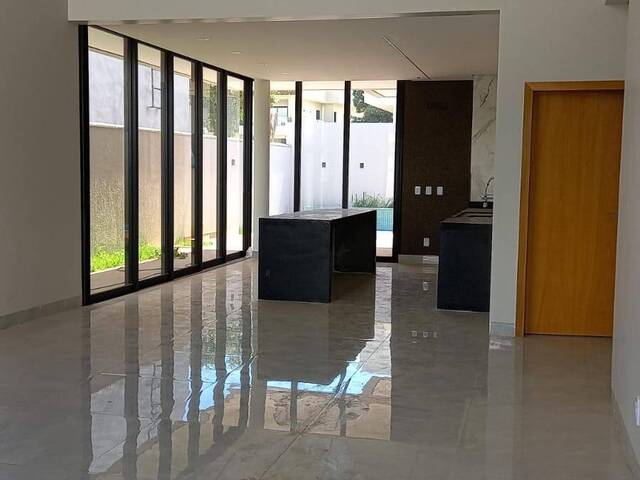 Venda em Residencial Parqville Jacarandá - Aparecida de Goiânia