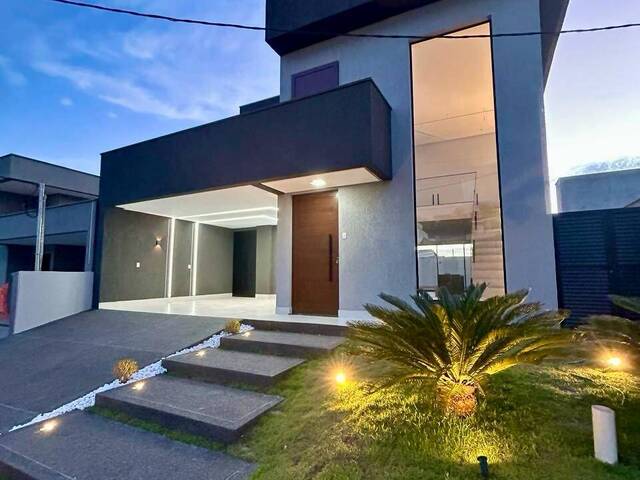 #3523 - Casa em condomínio para Venda em Senador Canedo - GO