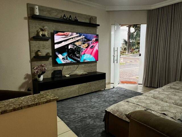 #3677 - Casa em condomínio para Venda em Goiânia - GO