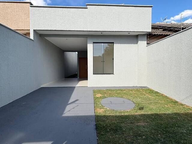 #3742 - Casa para Venda em Aparecida de Goiânia - GO