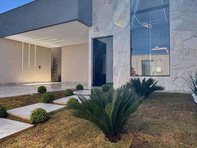 #3804 - Casa para Venda em Aparecida de Goiânia - GO