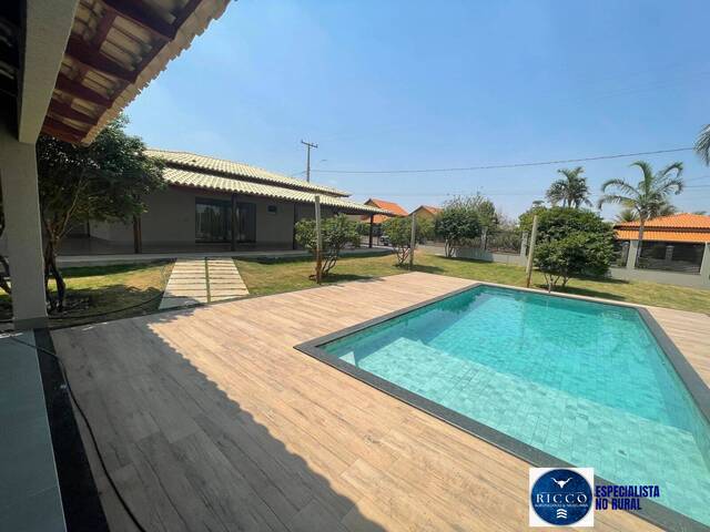 #3819 - Casa em condomínio para Venda em Hidrolândia - GO