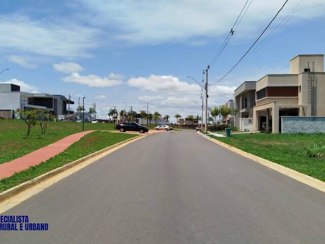 #3903 - Terreno em condomínio para Venda em Senador Canedo - GO