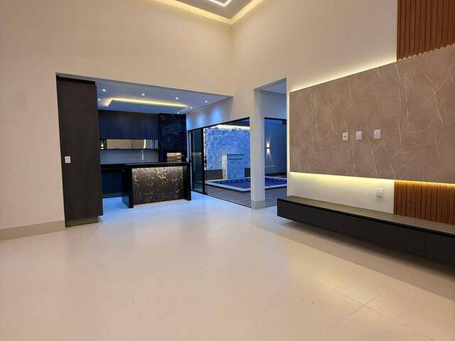 #3910 - Casa para Venda em Aparecida de Goiânia - GO