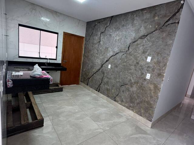 #3963 - Casa para Venda em Aparecida de Goiânia - GO