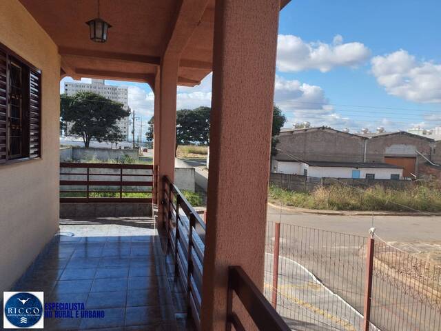 #4030 - Sobrado para Venda em Aparecida de Goiânia - GO