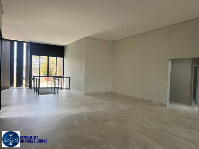 #4040 - Casa em condomínio para Venda em Goiânia - GO