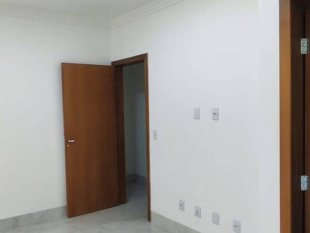 Casa para Venda em Goiânia - 5