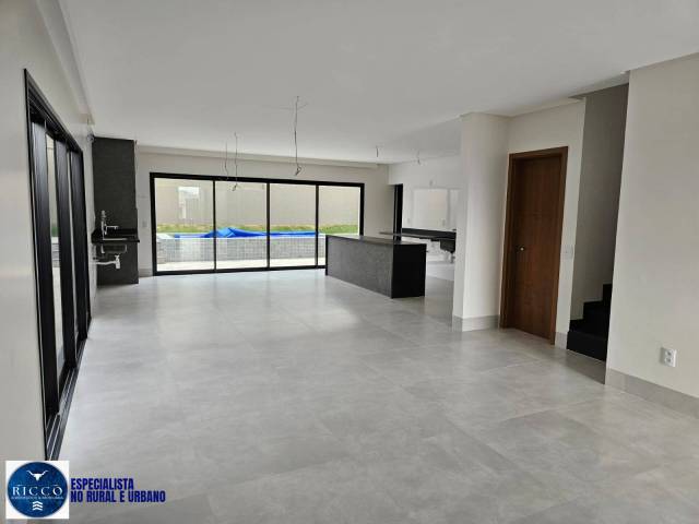 #4100 - Casa em condomínio para Venda em Senador Canedo - GO