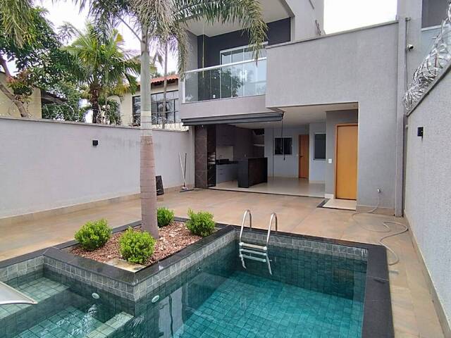 #4200 - Sobrado para Venda em Goiânia - GO