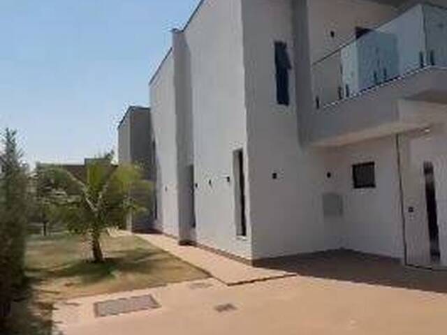 #4230 - Casa em condomínio para Venda em Goiânia - GO