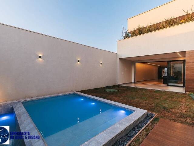 Sobrado para Venda em Goiânia - 4