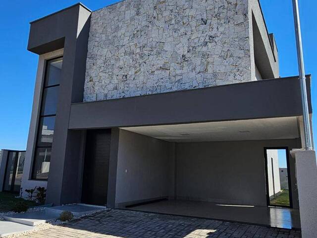 #4457 - Casa em condomínio para Venda em Senador Canedo - GO