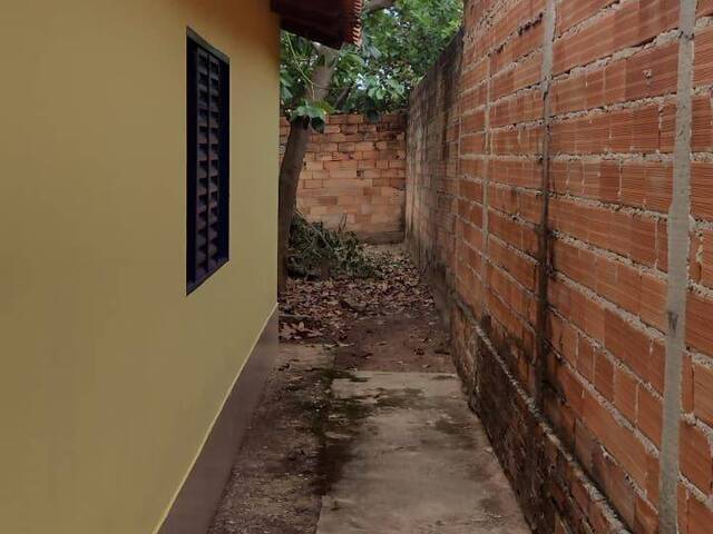 #2200 - Casa para Venda em Aparecida de Goiânia - GO
